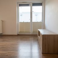 Mieszkanie z ogródkiem i miejscem postojowym