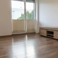 Mieszkanie z ogródkiem i miejscem postojowym