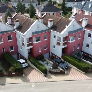 SZEREGOWIEC NA STRZEŻONYM OSIEDLU