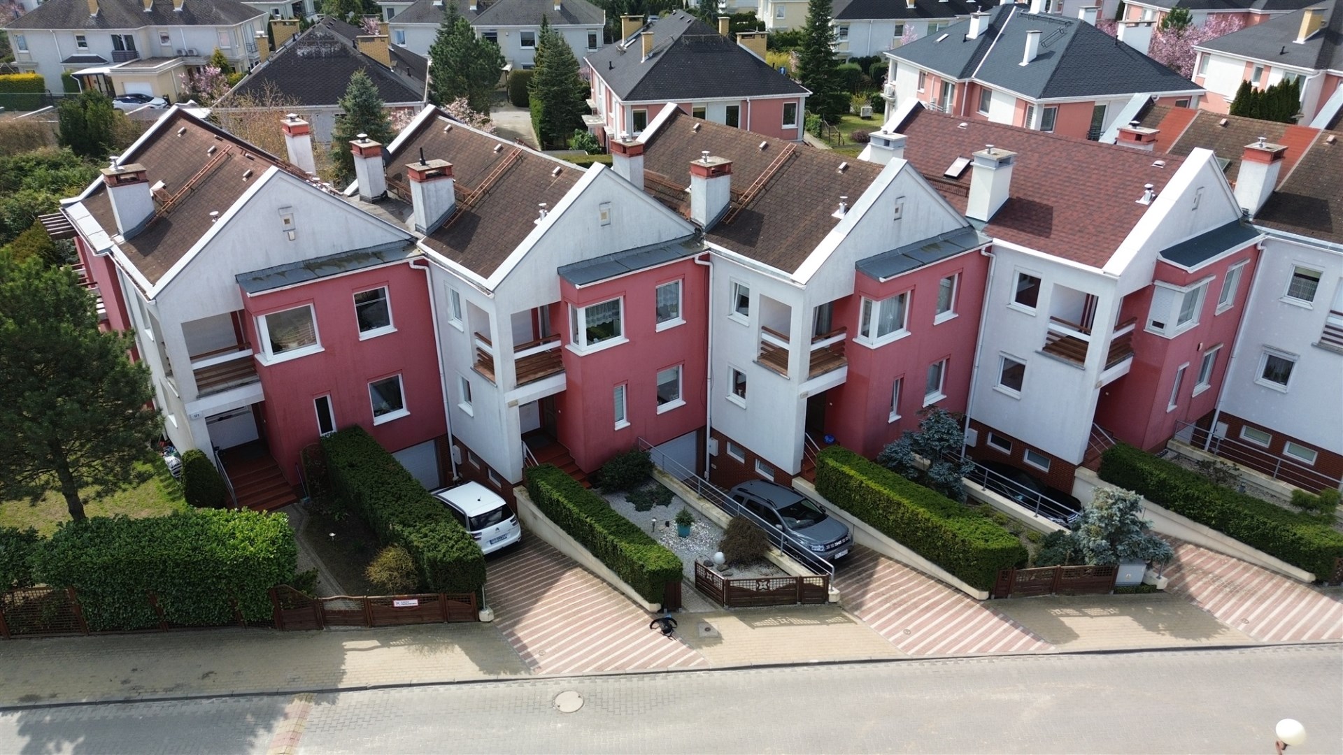 SZEREGOWIEC NA STRZEŻONYM OSIEDLU