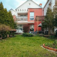 SZEREGOWIEC NA STRZEŻONYM OSIEDLU