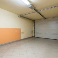 SZEREGOWIEC NA STRZEŻONYM OSIEDLU