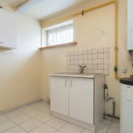 SZEREGOWIEC NA STRZEŻONYM OSIEDLU