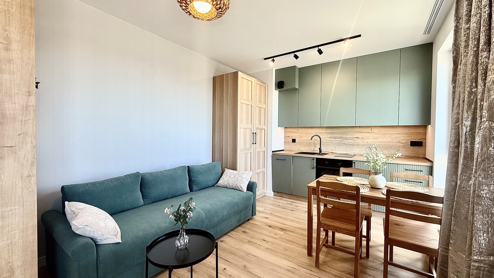 Nowa kawalerka z dużym balkonem / winda