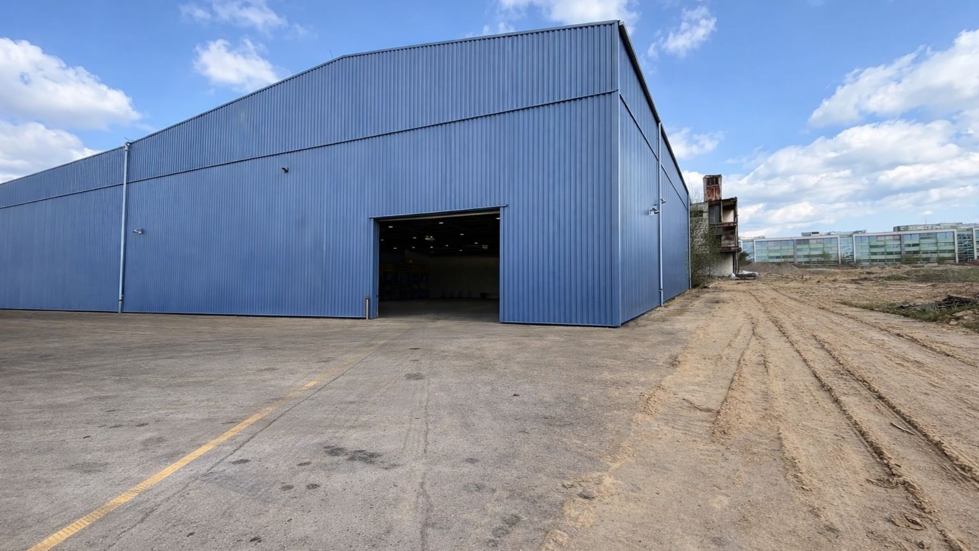 Suwnica 8 t, możliwość 2x8t, biura do 450 m