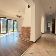 Pompa ciepła||obok lasu||płaska działka