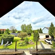 Dom wolnostojący z dużą działką, stajnią i garażem