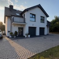 Elegancki dom w zabudowie bliżniaczej 