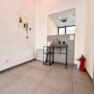 Centrum - lokal z wejsciem z parteru, witryna