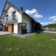 Pełen światła  nowoczesny dom wolnostojacy 