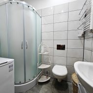 2 POKOJE W SAMYM CENTRUM, BALKON, NISKI CZYNSZ!